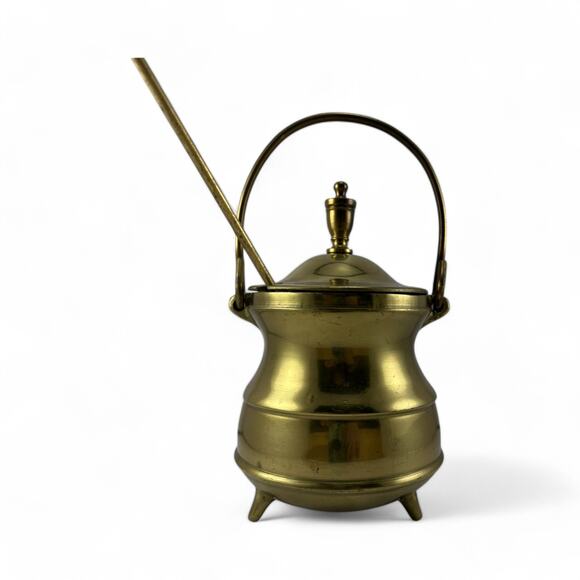 Vintage Brass Fireplace Fire Starter Cauldron with Lid and Dipper - 1940s-1960s - Picture 10 of 11